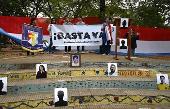 "Basta ya", dicen los estudiantes como parte de su marcha la inseguridad.