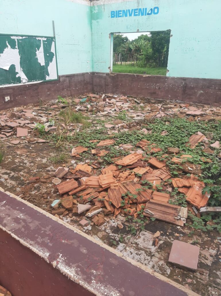Escuela sin techo en San Pedro del Paraná