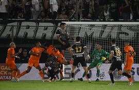 Roque Santa Cruz dijo que siempre es especial jugar contra Olimpia