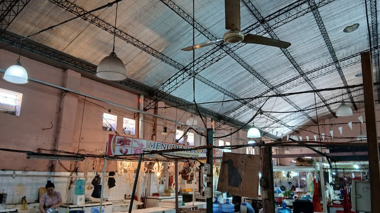 La falta de mantenimiento es una preocupación constante en el mercado de San Lorenzo.