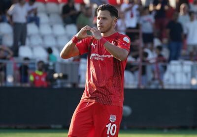 Oscar Romero festejando un gol con la camiseta del Pendikspor, de Turquía