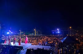 Multitudinaria concurrencia en "Calvario Rapé" realizado al pie del Cerro Acahay.