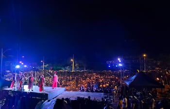 Multitudinaria concurrencia en "Calvario Rapé" realizado al pie del Cerro Acahay.