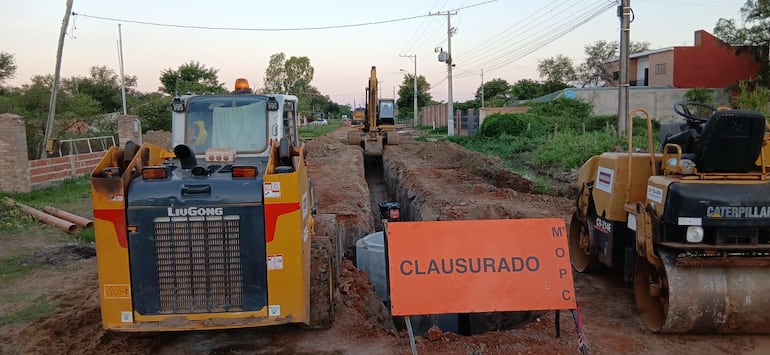 Obras de la defensa costera generan malestar en barrios de Pilar por deficiencias y anegamientos