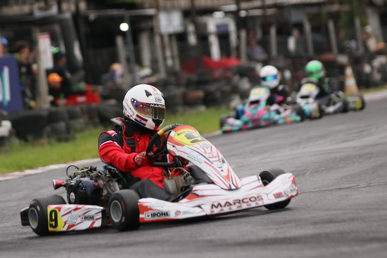 Marcos Balmori (9) dominó todas las acciones de la jornada en la categoría F4.