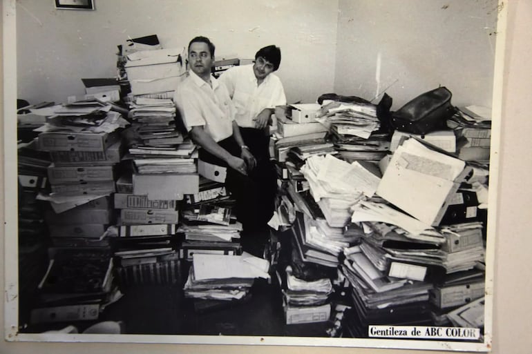 Fotografía del hallazgo de los Archivos del Terror, Centro Internacional para la Promoción de los Derechos Humanos (CIPDH – UNESCO)