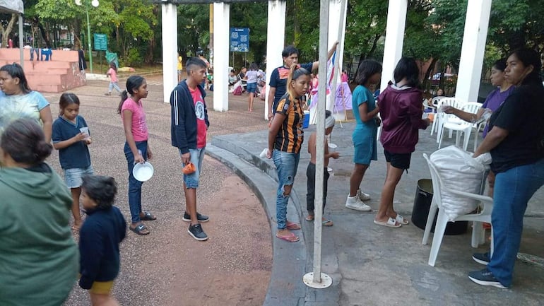 La movilización indígena y campesina fue llevada a cabo durante tres días consecutivos en la Plaza Italia de Asunción.