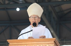 Monseñor Joaquín Robledo, presidió la misa del segundo día del novenario a la Virgen de los Milagros de Caacupé.