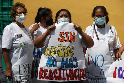 Granovetter empezó su investigación estudiando cómo encontraban trabajo las personas y se dio cuenta de que la gente no conseguía empleo gracias a sus amigos y familiares directos, sino a su extendida red de “conocidos”, unos vínculos “más débiles pero eficaces”. (Foto ilustrativa)