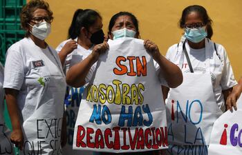 Granovetter empezó su investigación estudiando cómo encontraban trabajo las personas y se dio cuenta de que la gente no conseguía empleo gracias a sus amigos y familiares directos, sino a su extendida red de “conocidos”, unos vínculos “más débiles pero eficaces”. (Foto ilustrativa)