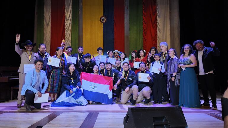 El festival internacional reunió a varios artistas de distintos países, convirtiéndose en un escenario de talento y diversidad.