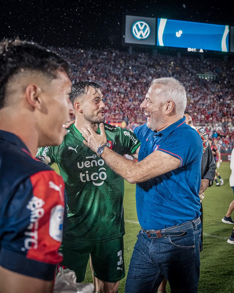 “El hincha de Cerro se merece todo”, declara Juan José Zapag al explicar la fuerza que los impulsó en tiempos difíciles.