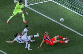 Erling Haaland se estrena como goleador mundialista, convirtiendo el primero para Noruega frente a Irak, por el Grupo I.
FIFA