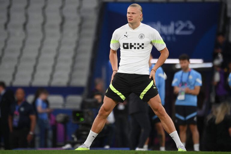 El noruego Erling Haaland en el último entrenamiento del Manchester City antes de la final de la Champions league contra el Inter de Milán en el estadio Olímpico Ataturk, en Estambul, Turquía