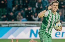 Estudiantes perdió 3-2 con Banfield por la quinta fecha del torneo Clausura 2025 de la Liga Profesional de Argentina en el estadio Florencio Solá, en Lanús, Argentina.