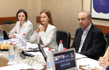 Soledad Núñez junto a Robert Cano, promotores de la ley Chau nepotismo en la comisión de Legislación.
