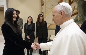 El papa León XIV recibió esta semana a la cantante italiana Laura Pausini. Mañana se reunirá con actores y directores de cine.