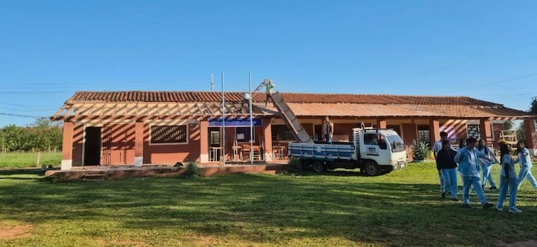 El pabellón del colegio está siendo reparado, haciendo que muchos de los alumnos se queden sin salas de clases
