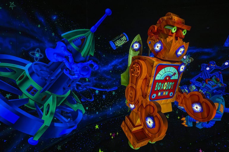 Fotografía cedida por Disney que muestra la atracción Buzz Lightyear's Space Ranger Spin, basada en los personajes de Toy Story, que se encuentra en Tomorrowland.