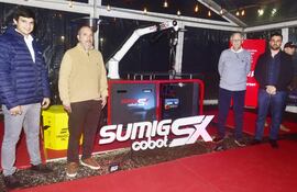 Marcelo Ruiz, Project Leader de Petersen; Irán Centurión, gerente general; Cristian Petersen, director, y Emilio Arias, gerente de Inteligencia de Negocios.