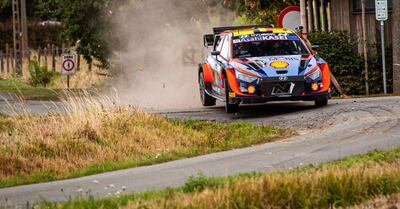 El piloto belga Thierry Neuville, con un Hyundai I20 N Rally1, pasó a liderar el rally de su país cumplida ayer la primera etapa de la competencia.