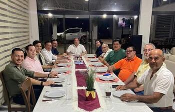 Líderes colorados de diferentes movimientos del departamento de Paraguarí buscan la unidad para la designación de candidatos a las intendencias de los 18 distritos.