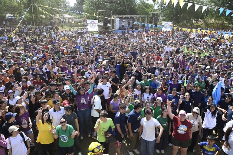 Los jóvenes participaron de una jornada en el Seminario San José, luego llegaron en peregrinación hasta la Basílica.
