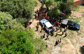 Tarea de los bomberos en el marco de la búsqueda de Tobías Suárez, el niño arrastrado por el raudal