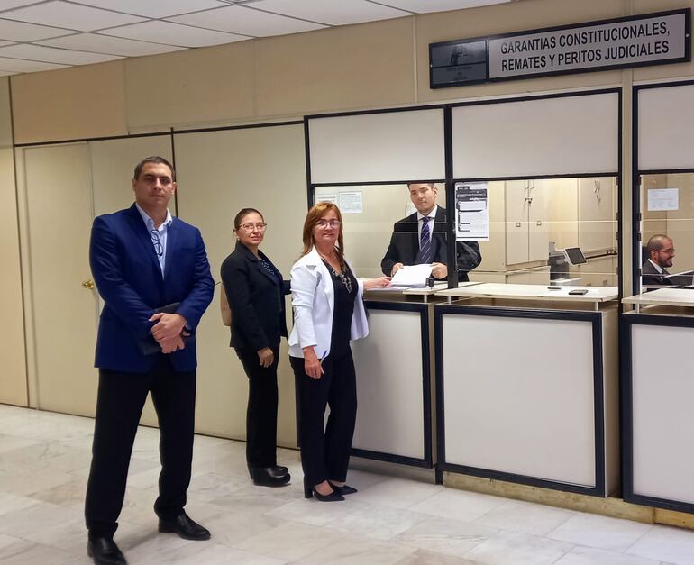 Presentan amparo para evitar tala de árboles