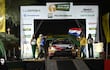 El Toyota GR Yaris Rally 2 de Gustavo Saba y Pablo Olmos en la rampa de Mariscal Estigarribia antes de partir hacia la primera especial de la Etapa 1 del Rally del Chaco 2026.
