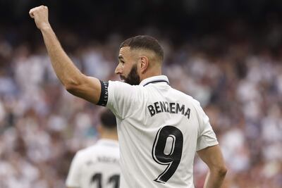 El delantero del Real Madrid Karim Benzema celebra su gol durante el partido de la última jornada de Liga que el Real Madrid y el Athletic Club de Bilbao disputan este domingo en el estadio Santiago Bernabéu.