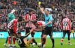 El paraguayo Omar Alderete (15), futbolista de Sunderland, durante el partido frente al Manchester United por la fecha 36 de la Premier League.