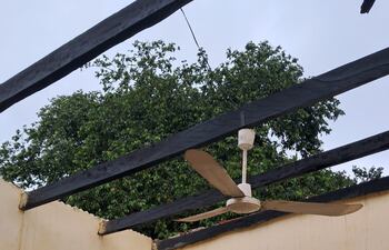 En la localidad de Itá Corá, donde una vivienda de material cocido y techo de zinc, propiedad del señor Flavio Arce Roldán, de 84 años, perdió completamente el techo a causa del viento.