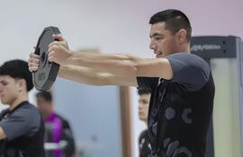 Óscar Cardozo (41 años), la principal carta de gol del elenco gumarelo. (Foto: Libertad)