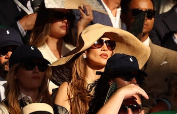 ¡Bella y elegante! Así asistió Jennifer López a la final individual masculina entre el italiano Jannik Sinner y el alemán Alexander Zverev en el torneo de Wimbledon, en Londres. (EFE/EPA/NEIL HALL)