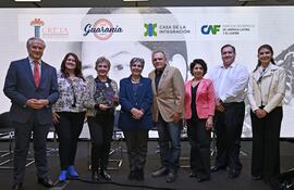 Autoridades de la CAF y de la Fundación Demetrio Ortíz, durante el lanzamiento de los libros “Mis noches sin ti” y “Recuerdo de Ypacaraí”.
