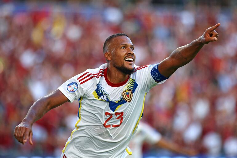 Salomón Rondón, jugador de la selección de Venezuela, festeja un gol en el partido frente a Jamaica por la tercera fecha del Grupo B de la Copa América 2024, en Austin, Texas,