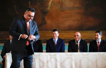 Gustavo Leite (i), al prestar juramento como embajador de Paraguay ante Estados Unidos.