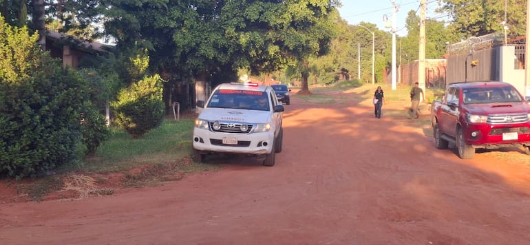 Camino de tierra que conduce a la casa quinta donde se produjo el crimen.
