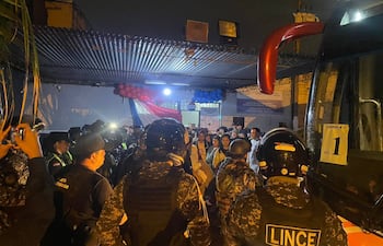 El traslado de las PPL de Ciudad del Este fue realizado en la madrugada de este domingo.