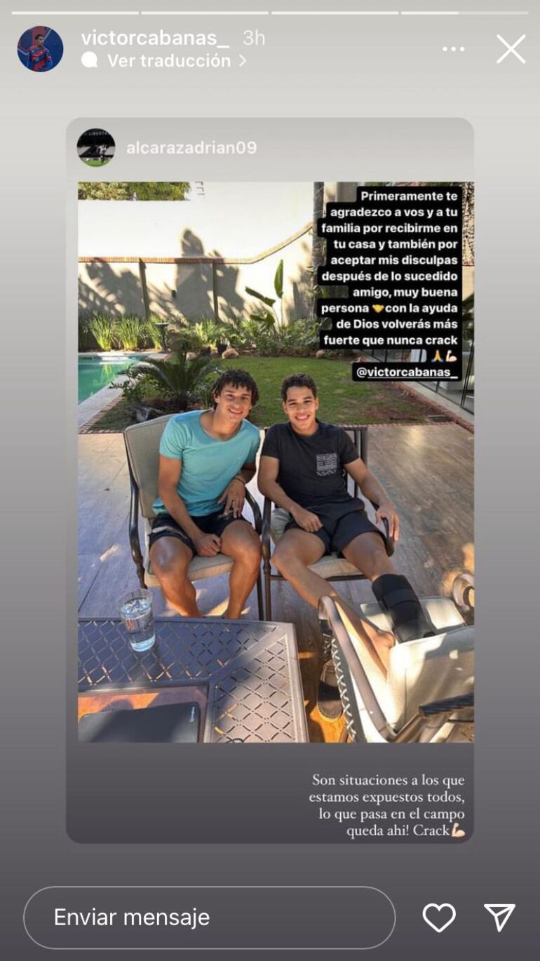 Los posteos en Instagram de Adrián Alcaraz (i), jugador de Libertad, y Víctor Cabañas, futbolista de Cerro Porteño.