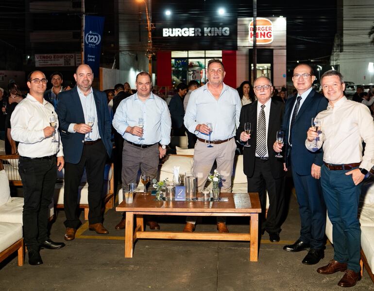 Directivos, accionistas, colaboradores y aliados comerciales, presentes en el festejo por el aniversario de Farmacias Catedral.