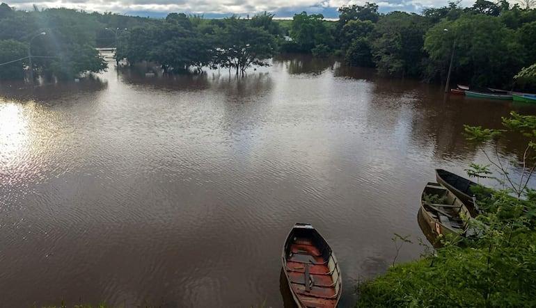 Crecida del río Tebicuarymí afecta al Santuario de Itapé y a la playa Ysoro.