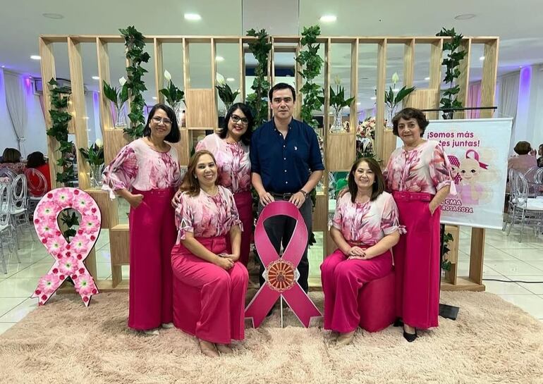 Los integrantes de la Asociación de Apoyo Multidisciplinario del Amambay, en una de sus actividades de gala.