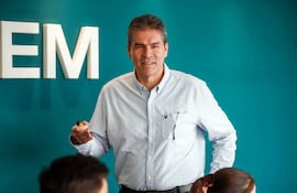 El economista César Paredes presentó el movimiento bursátil durante el primer trimestre de este año.