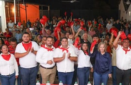 Acto de Lilian Samaniego en su gira por Paraguarí.