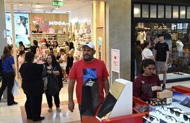 Hasta abril, el tráfico de ventas y de visitas siguió creciendo en el segmento de los centros comerciales.