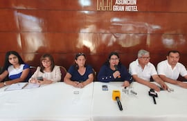 Los dirigentes liberales durante la conferencia de prensa.