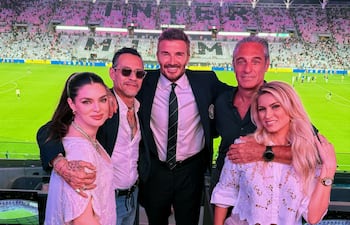 Nadia Ferreira y Marc Anthony junto a David Beckham, Carlos Slim Domit y María ElenanTorruco en la inauguración del NU Stadium.