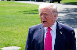 El presidente de los Estados Unidos, Donald Trump, habla con periodistas este jueves, en la Casa Blanca.